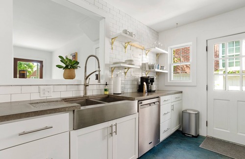 Charleston House | Exceptional 2 BDR Downtown Charleston Home with Spa Access