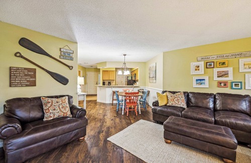 Hilton Head Island Condo | 2 BDR for 4 w/Shared Pool, Near Beach & Shops!