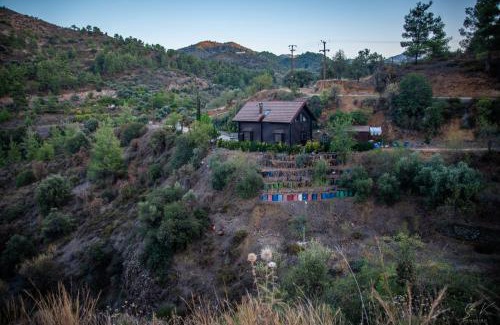 Gourri House | Cozy 2-Bedroom Log House in the Mountains - Rated 9.7/10