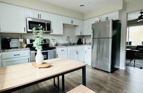 Yale Apartment | Cozy 2-Bedroom Apartment with Patio and Fireplace