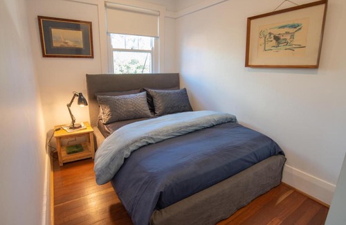 Woollahra Apartment | Pet-Friendly 2 Bdrm Art Deco Apt Near Bondi Junction