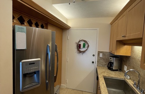 Isles of Capri Condo | Cozy 2-Bedroom Condo with Pool and Gulf Views on Marco River
