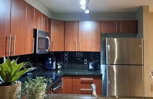 East Kootenay Apartment | 2 BDRM/Lakeside/Pool/AC