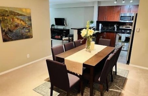 East Kootenay Apartment | 2 BDRM/Lakeside/Pool/AC