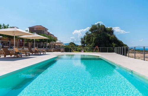 Gargaliani House | Inviting Villa with Ocean Views in a Tranquil Setting
