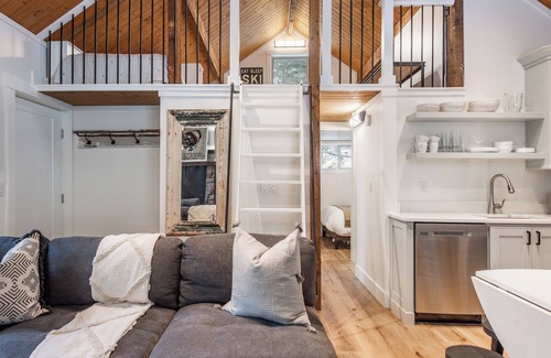 Sundance Cabin | Inviting 2-Bedroom Loft Walks to Ski Run with Hot Tub