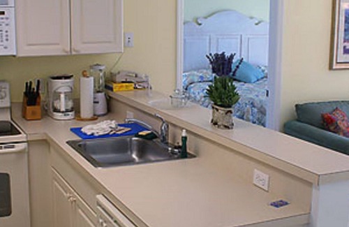 Bostroms Condo | Waterfront Resort with Beachfront Hot Tubs & Indoor Pool