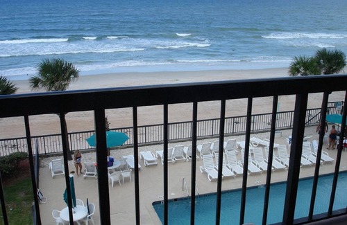 Bostroms Condo | Waterfront Resort with Beachfront Hot Tubs & Indoor Pool
