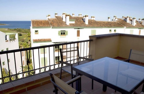 La Linea de la Concepcion Apartment | Garden-View 2 Bedroom Apartment with Pool Access