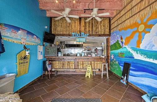 Daytona Beach Condo | Beachfront 2/2 Condotel with Pool & Tiki Bar - Guests Love It!
