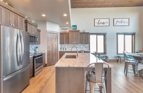 Sweetwater House | 2 Bear Lake House: Breathtaking Views & Great Amenities