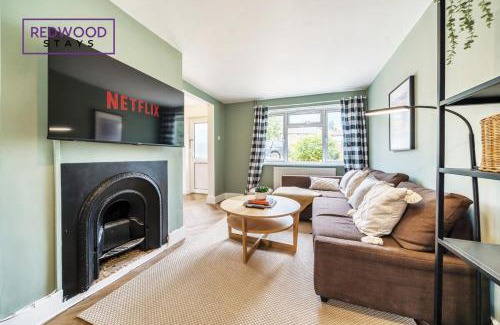 Alton House | Ideal 2-Bed House for Families & Contractors with Garden