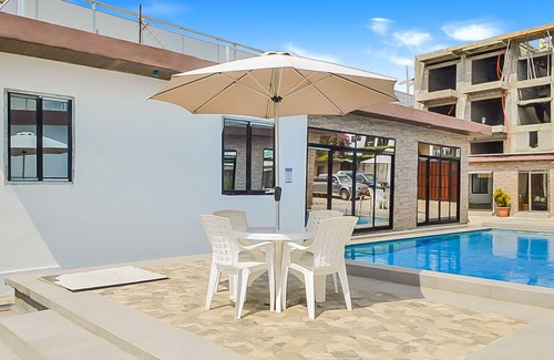 Monrovia Villa | Inviting 2 Bed Villa with Full Kitchen for Your Getaway