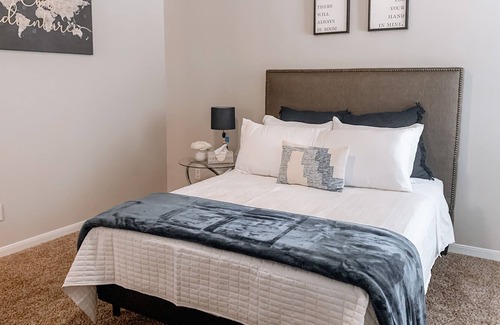 Riverside Terrace Apartment | 2 Bed 2 Bath Apt Hou MED CENTER