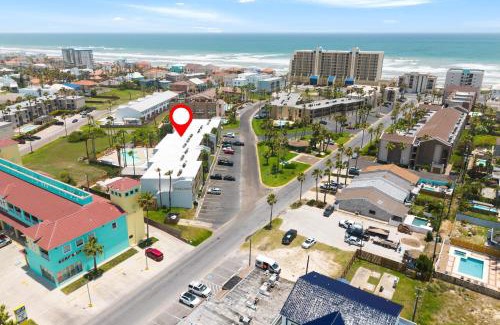 South Padre Island House | Beachside 2 Bed Condo with Pool - Guest Rated 8.6/10