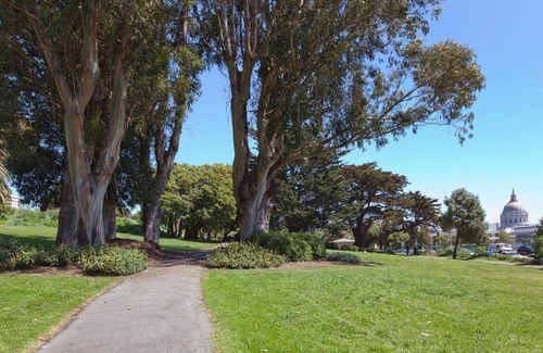 Fillmore District Apartment | Cozy 2-Bed Condo by Jefferson Square Park, Ideal for Families