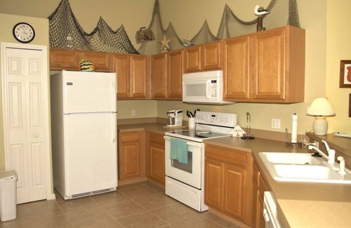 Fort Myers Condo | Inviting 2 Bed, 2 Bath Condo with Pool near Golf Club