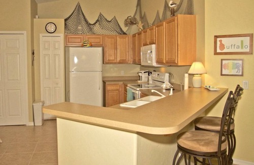 Fort Myers Condo | Inviting 2 Bed, 2 Bath Condo with Pool near Golf Club
