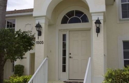 Fort Myers Condo | Inviting 2 Bed, 2 Bath Condo with Pool near Golf Club