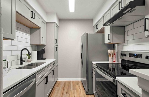 Northeast Pensacola Condo | Modern 2 Bed Condo with Balcony at Bears Den H