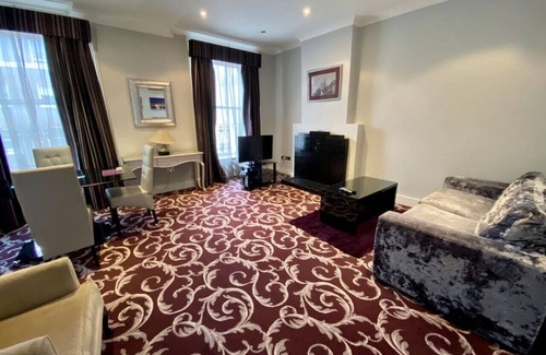 City of Westminster Condo | Bright 2 Bed/2 Bath Flat with Sky TV & Family-Friendly Perks