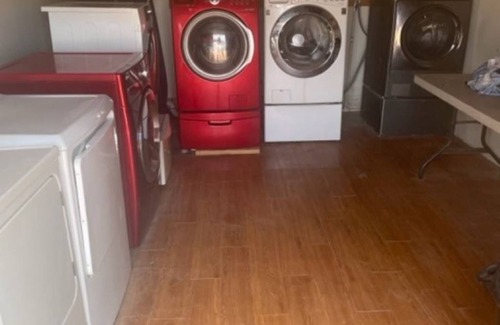 Midland House | Family-Friendly 2 Bed RV with Pet Amenities for Your Getaway