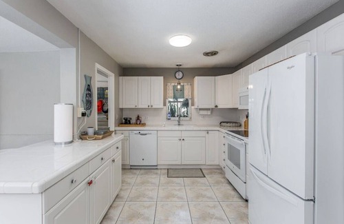 Flor-a-mar House | Beautiful Water-View Home with Heated Pool and Kayaks