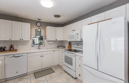 Flor-a-mar House | Beautiful Water-View Home with Heated Pool and Kayaks