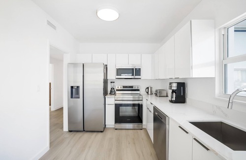 Bay Harbor Islands Apartment | Modern Retreat: 2 Bed, Ocean View with Private Balcony