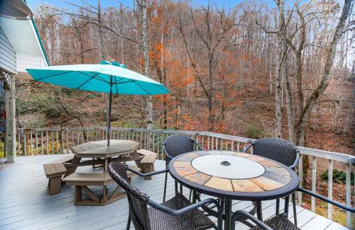 Whittier House | Family-Friendly 2 Bed 2 Bath Home in Whittier, Rated 9.9