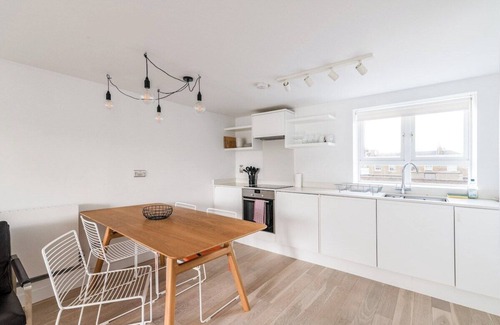 Belgravia Apartment | Belgravia Apartment 22: Family-Friendly Stay with Spa Access
