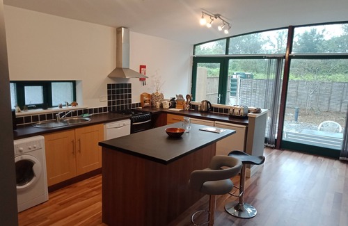 Ennis House | Spacious 2-Bed Accommodation for Families – Rated 10/10