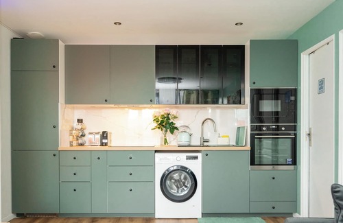 Le Kremlin-Bicetre Apartment | Charming Air-Conditioned Apartment Near Paris with Kitchen