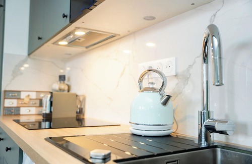 Le Kremlin-Bicetre Apartment | Charming Air-Conditioned Apartment Near Paris with Kitchen