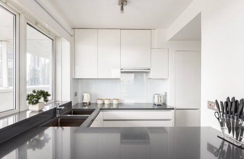 Isle of Dogs Apartment | Discover The Canary Wharf Collection: Family-Friendly Retreat