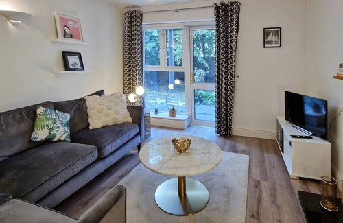 Ballsbridge Apartment | Inviting 2 Bed Apartment in Leafy Sandymount, Dublin 4