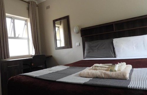 Harare Apartment | 2 Bed Apt with en-suite and kitchenette - 2066