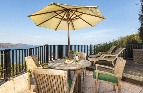 Babbacombe House | Kid-Friendly 2 Bed Bay Cottage for Your Perfect Getaway