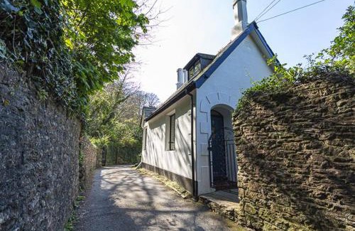 Babbacombe House | Kid-Friendly 2 Bed Bay Cottage for Your Perfect Getaway