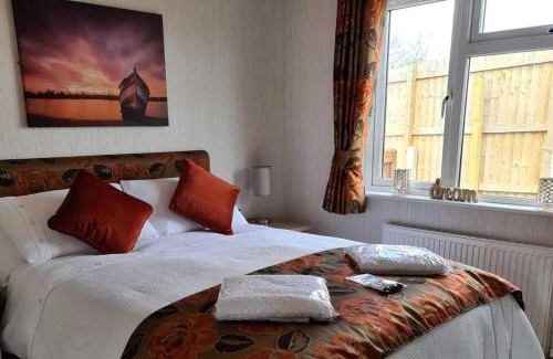 Bridlington House | Beautiful 2-Bed Cabin in Bridlington - Guest Rated 9.9