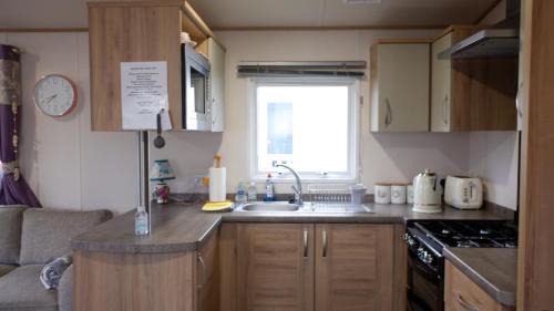 Colchester House | Pet-Friendly 2 Bedroom Caravan at Mersea Island Retreat