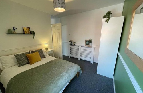 Grangetown Apartment | Central Cardiff Apartment - Ideal for Families and Pets!