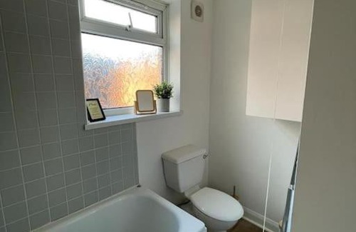 Grangetown Apartment | Central Cardiff Apartment - Ideal for Families and Pets!