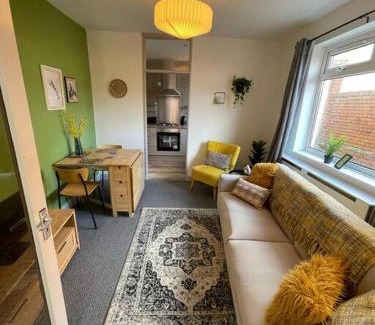 Grangetown Apartment | Central Cardiff Apartment - Ideal for Families and Pets!