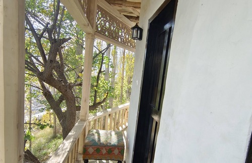 Hunza Ski Chalet | Cozy 2 Bed Chalet - Yasam Cloud Nine And a Half Hunza