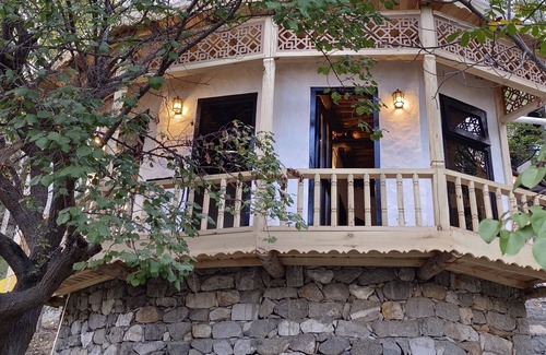 Hunza Ski Chalet | Cozy 2 Bed Chalet - Yasam Cloud Nine And a Half Hunza