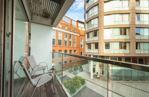 Liverpool City Centre Apartment | City Centre Flat with Balcony & Free Parking - Top Rated!