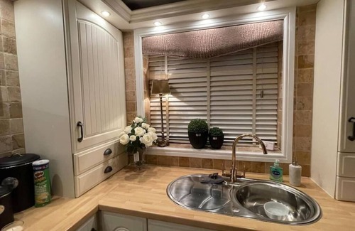 Bawtry Cottage | Charming 2 Bed Cottage with Spa in Central Bawtry