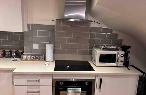 Bridgnorth Cottage | Cozy Bramble Cottage with Free Parking and Breakfast