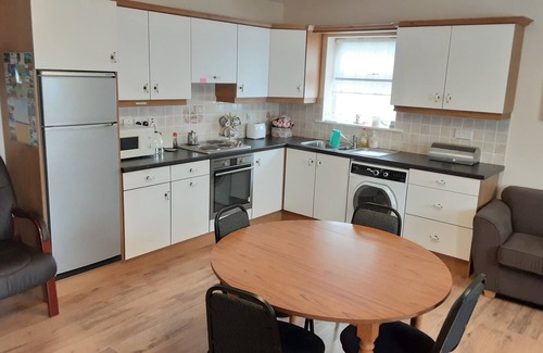 Enniscrone Cottage | Delightful 2-Bed Cottage in Sligo with Breakfast & Kitchen